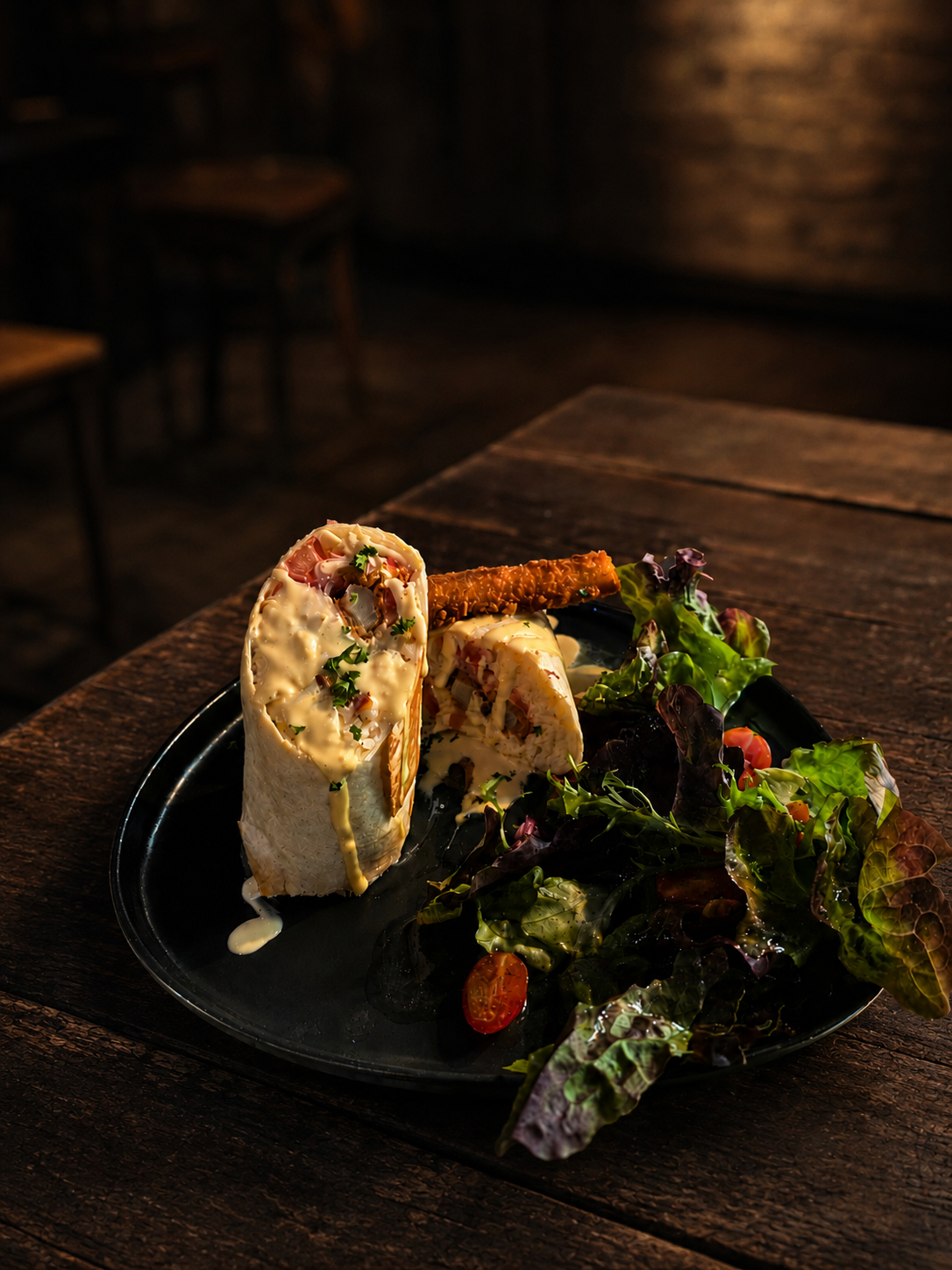 Burrito mit Spargel und Salat