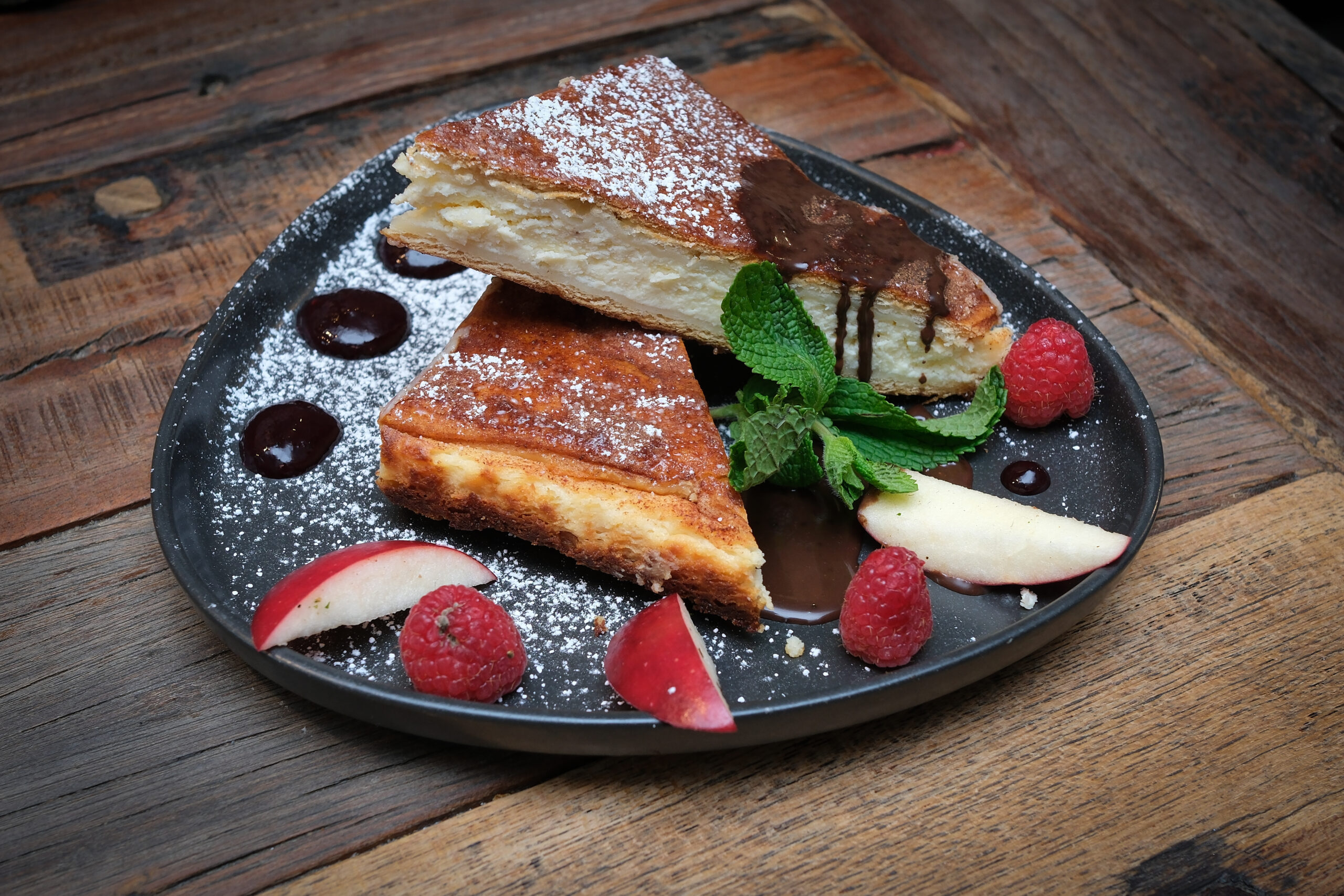 Churros-Cheesecake mit Früchten
